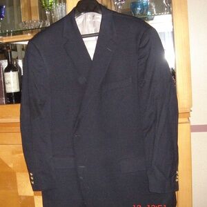 Single breast wool blazer.